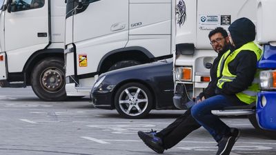 Los transportistas en huelga amenazan con una "Navidad a oscuras"