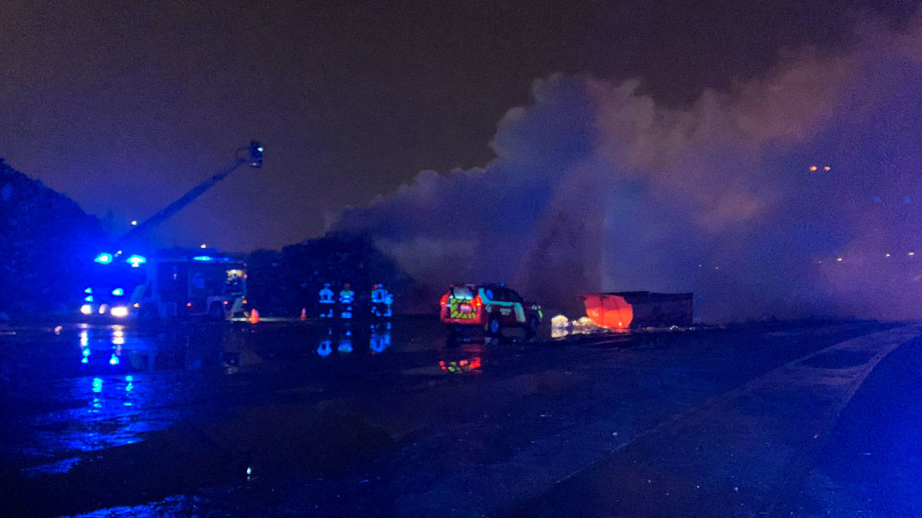 Extinguido el incendio en Adif de Villaverde que ha obligado a los vecinos a permanecer en casa