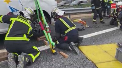 Muere en la M-40, en Pozuelo, una joven de 28 años atropellada al bajarse de su coche tras un accidente