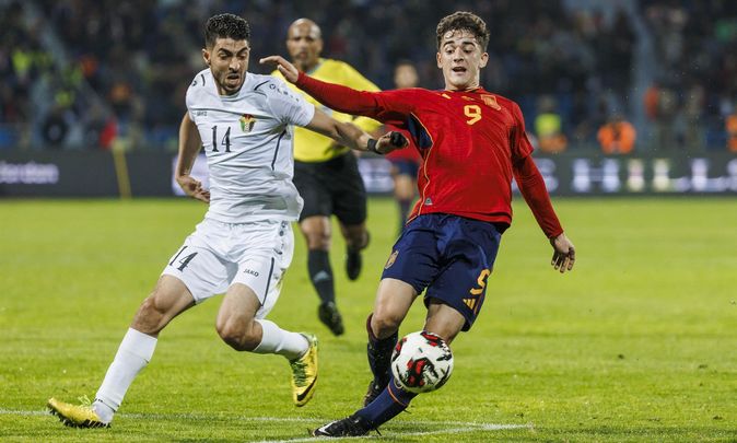 Gavi ante Jordania / EFE