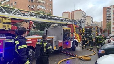 Dos heridos por intoxicación de humo en el incendio en una vivienda en Latina