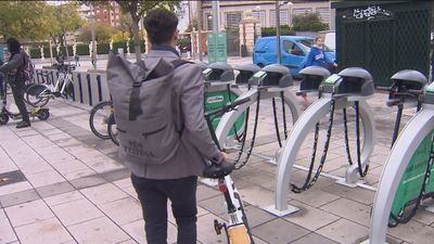 Madrid estrena el primer aparcamiento "seguro e inteligente" para bicicletas y patinetes