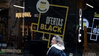 Baja el porcentaje de españoles dispuesto a comprar en 'Black Friday', pero se eleva el gasto