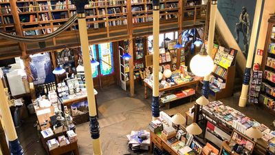 Darío Rodríguez, propietario de la librería Desnivel: "La reina Leticia ha entrado de incógnito a la librería"