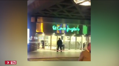 Cinco heridos leves tras invadir un coche la acera en la calle Princesa de Madrid