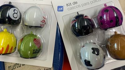 ¿Por qué MediaMarkt vende cascos para pollos?