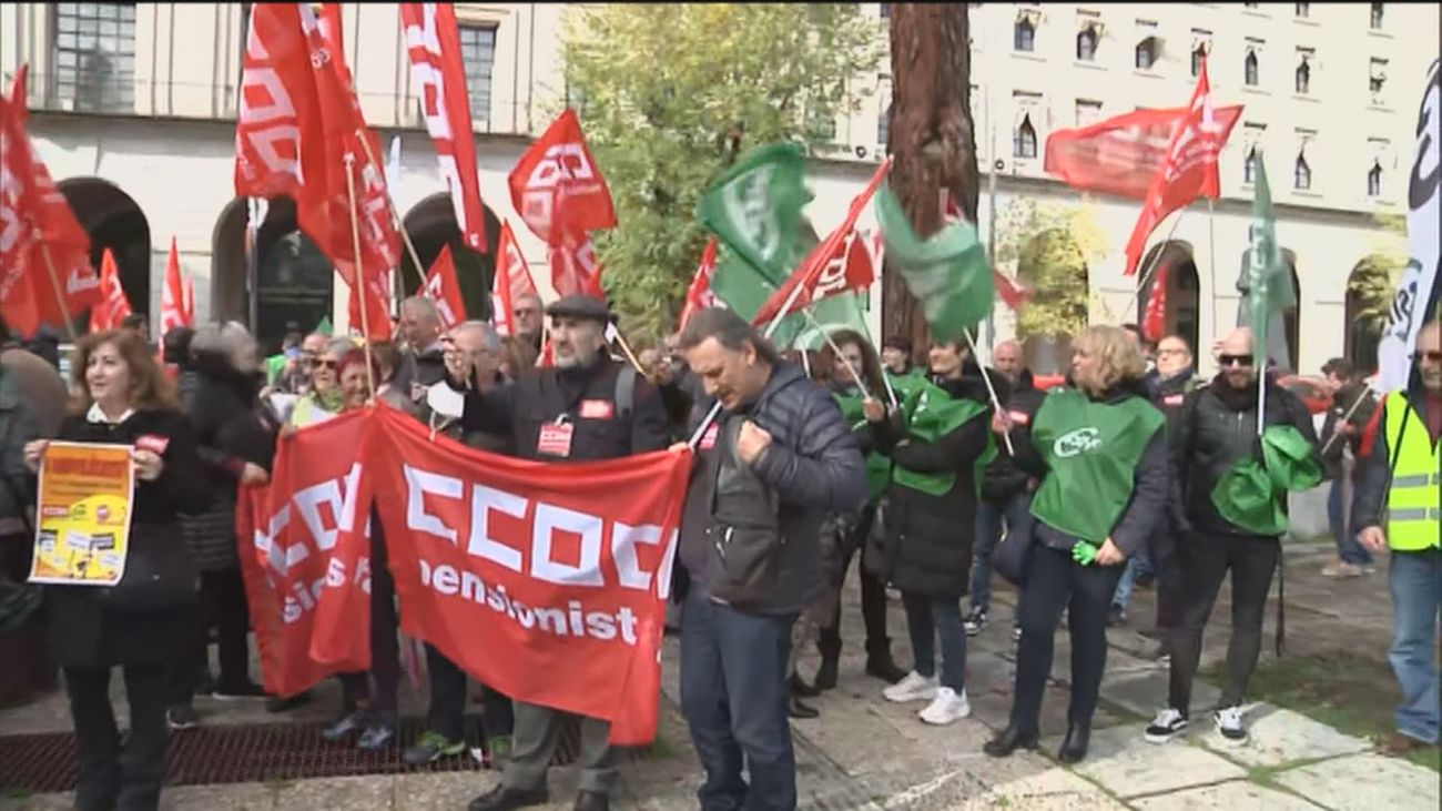 Los sindicatos protestan por la falta de personal en Seguridad Social  que "causa tensión y retrasos en prestaciones"