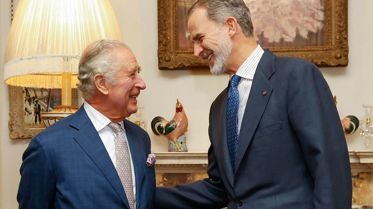 Felipe VI se reúne en privado con Carlos III en Londres