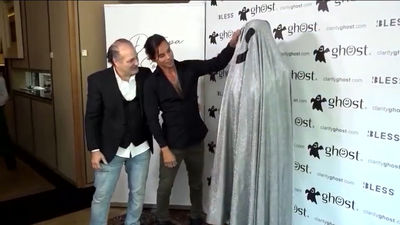 Las redes estallan por la polémica presentación machista de la novia de Julio José Iglesias