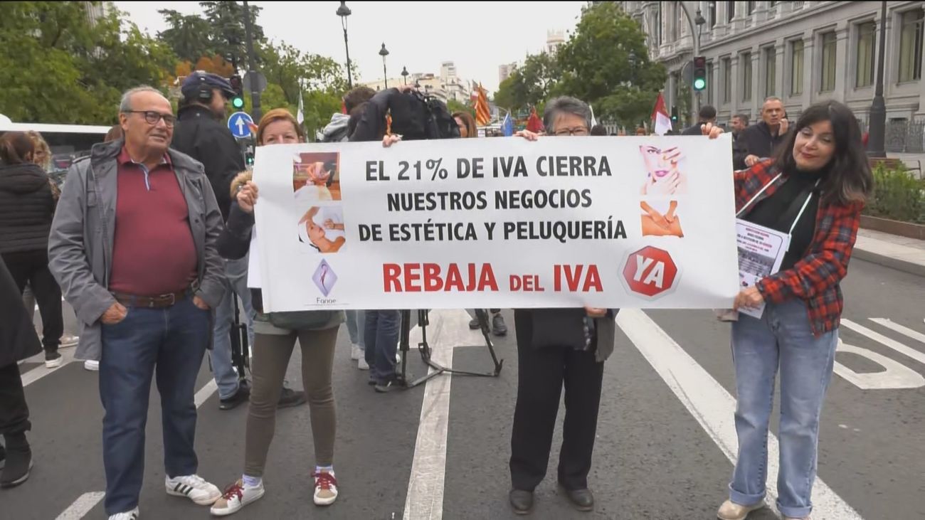 El sector de la peluquería pide frente al Congreso volver al IVA reducido
