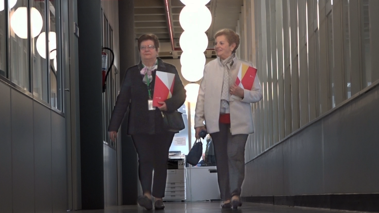 Ilumi y Loli, dos señoras mayores, se ponen en la piel de un reportero