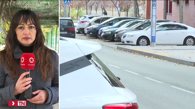 Detenidos unos padres en Vallecas por abandonar a sus hijas en su coche para irse de botellón