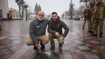 Zelenski dedica una placa en el Paseo del Valor al chef español José Andrés