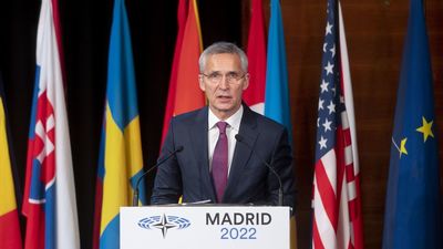 Stoltenberg insta al Gobierno a subir el gasto en Defensa