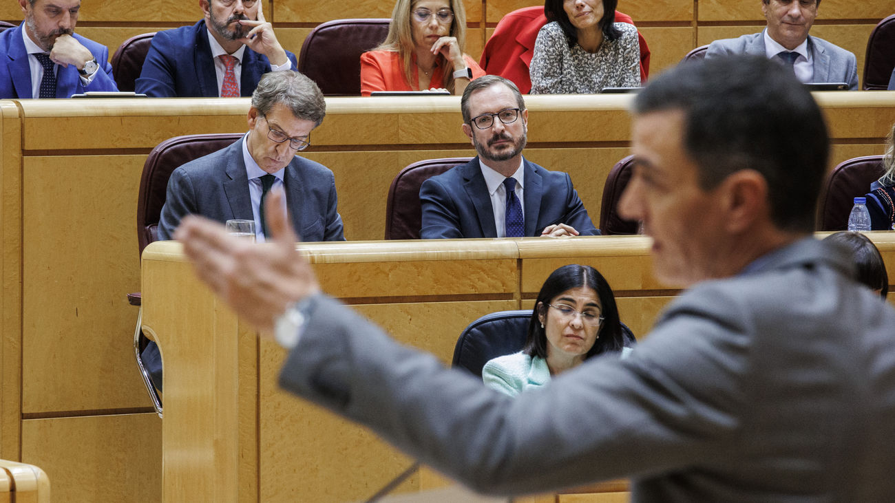 Sánchez y Feijóo enfilan su último duelo parlamentario de 2022 más enfrentados que nunca