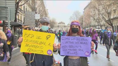 Asociaciones feministas piden "responsabilidades políticas" a Irene Montero