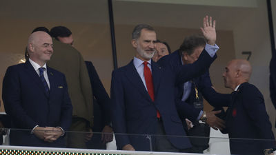 Felipe VI disfruta en vivo de la mayor goleada en un Mundial de España