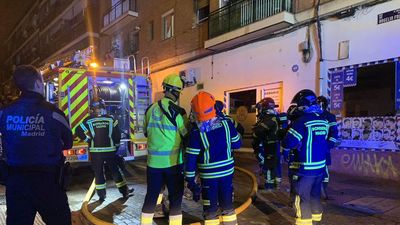 El fuego calcina una vivienda de Puente de Vallecas: dos menores heridos leves