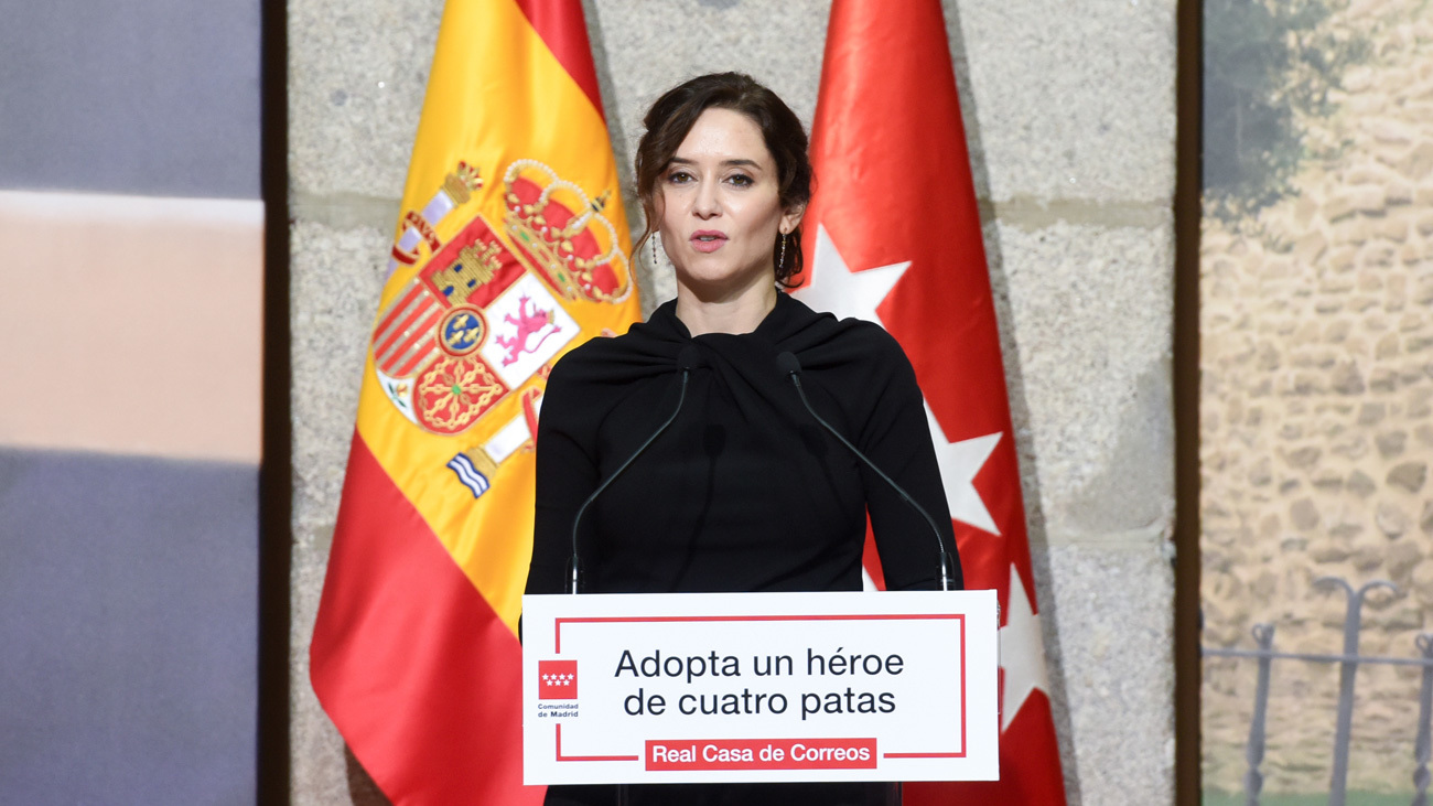 Ayuso traslada su apoyo a la Guardia Civil y advierte de que el pacto con Bildu "es la antelasala" a su expulsión