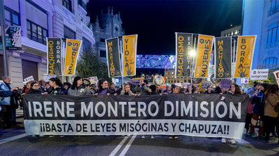 Marcha en Madrid por el 25N con varias varias ministras del PSOE, al grito de 'Irene Montero, dimisión'