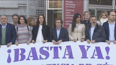 Minuto de silencio en el Ayuntamiento de Madrid contra la violencia hacia las mujeres