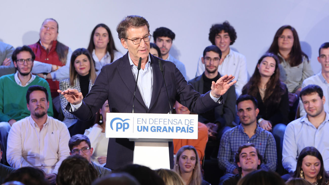 Feijóo emplaza a Montero a “recoger su despacho” y acusa al Gobierno de ser “el primer ‘hooligan’ de la política de Estado”