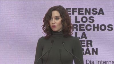Ayuso dice que la defensa de la mujer no puede caer en el enfrentamiento y aboga por leyes "justas y eficaces"