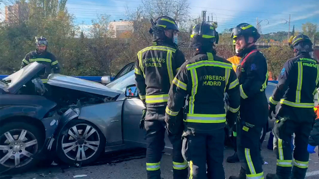 Tres heridos en una colisión frontal de dos vehículos en el Puente de los Franceses, en Moncloa