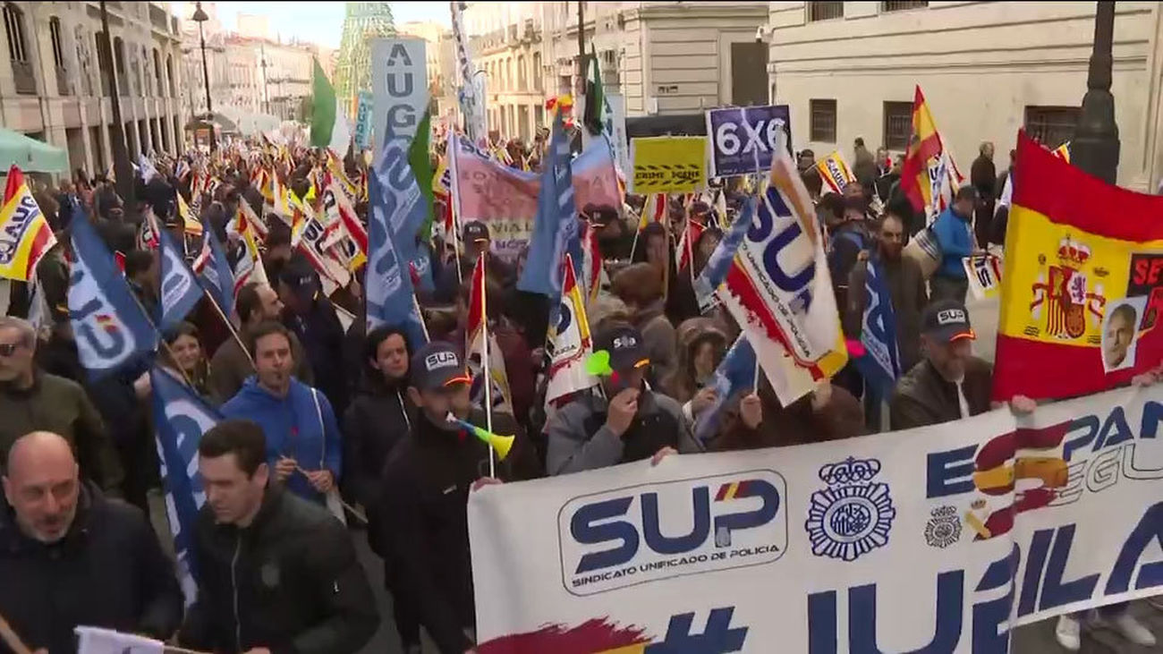 Miles de policías y guardias civiles se manifiestan en Madrid para reclamar mejoras profesionales