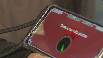 Centenares de mostoleños buscan el antídoto a un virus en el 'street escape' celebrado este sábado