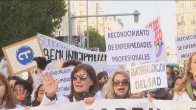 Las cuidadoras del servicio de ayuda a domicilio protestan por su precariedad e invisibilidad