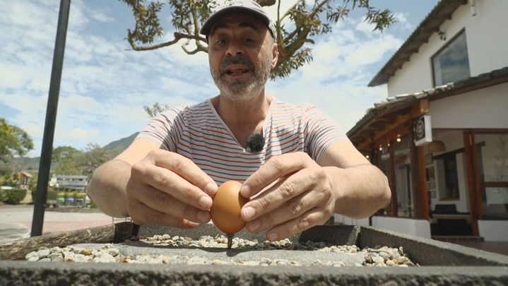 Experimento del huevo en Quito / Redacción