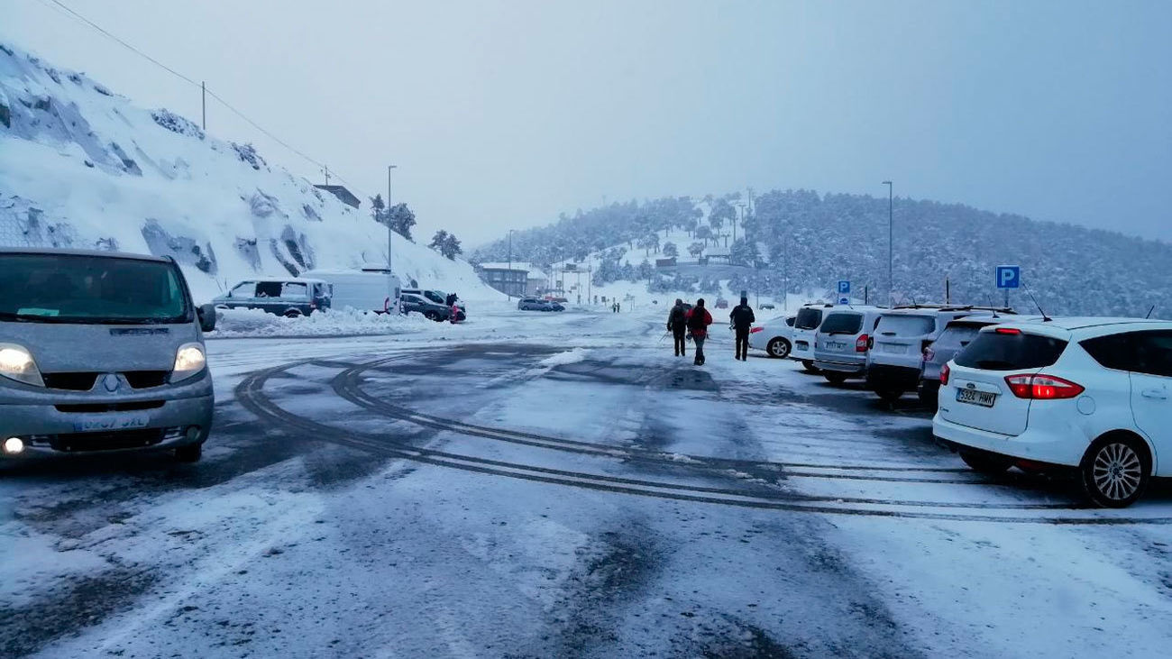 Nieve en la Sierra, viento fuerte y bajada de las temperaturas este lunes en Madrid