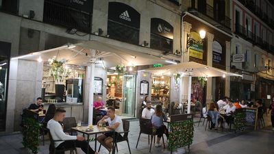 Más de la mitad de los españoles deja de salir a comer o cenar fuera por la crisis