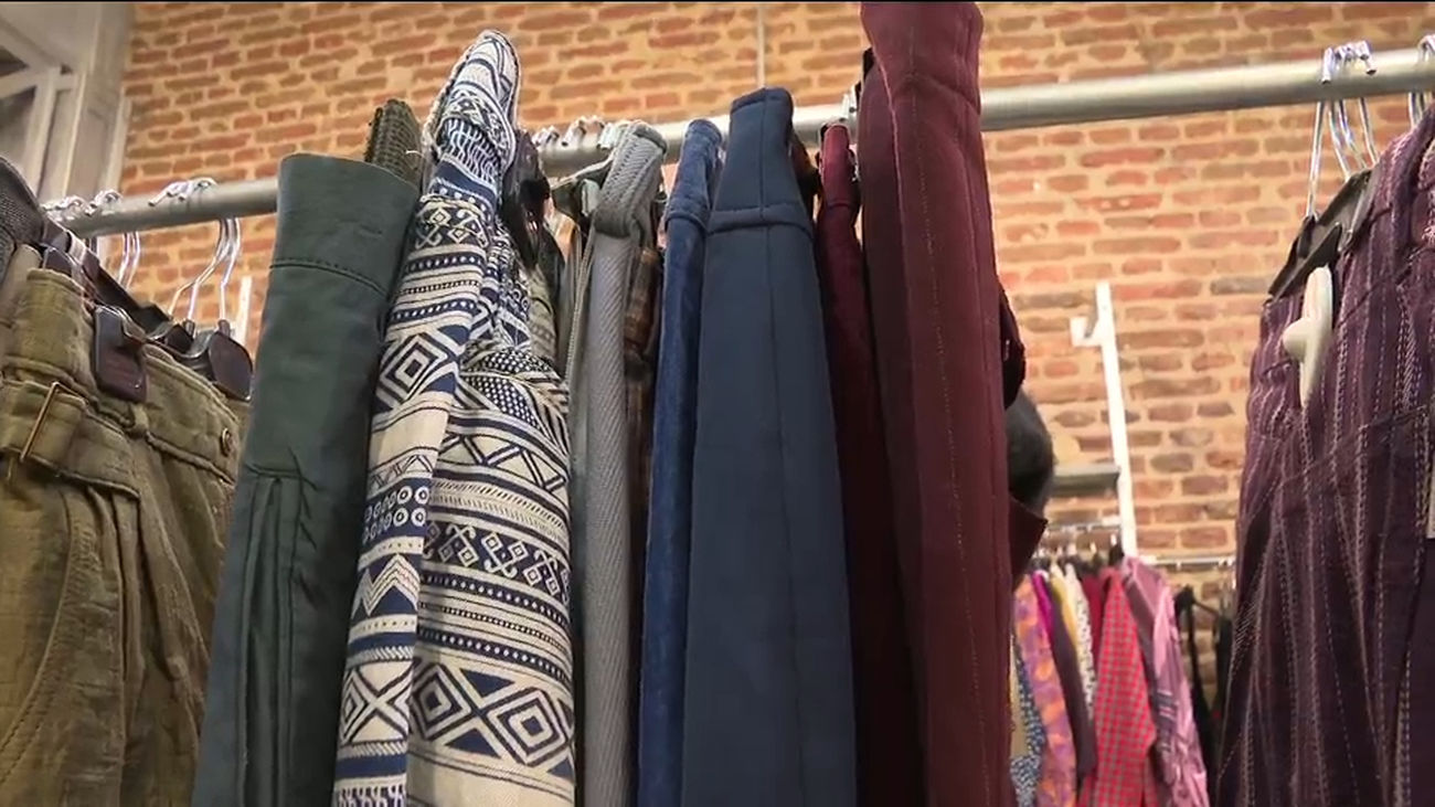 80.000 personas se suman cada año a la  compra de ropa usada
