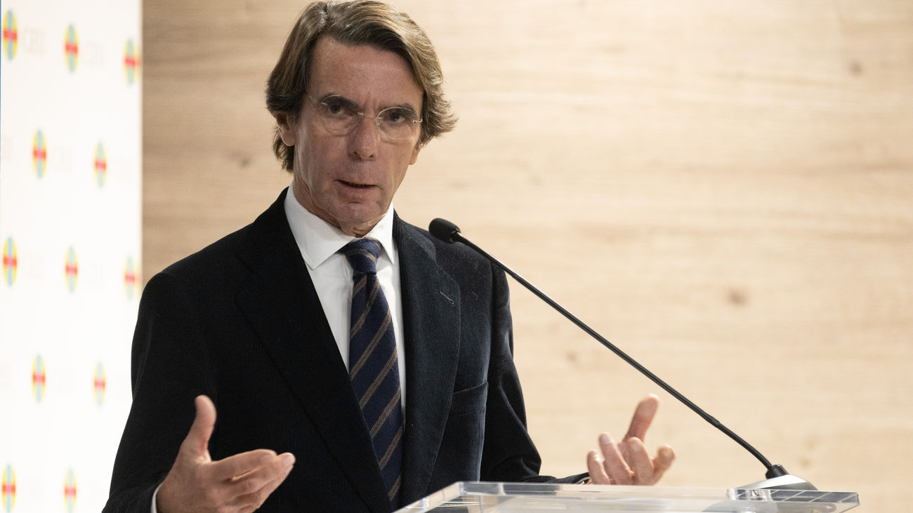 Aznar dice que España está en una encrucijada, en una crisis constitucional