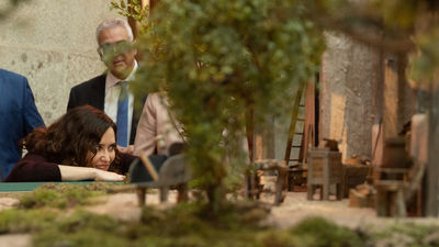 Ayuso inaugura el Belén de la Puerta del Sol