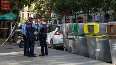 Hallan un cadáver en una maleta en un contenedor del centro de Barcelona