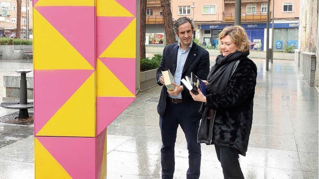 Cabinas telefónica como pequeña biblioteca