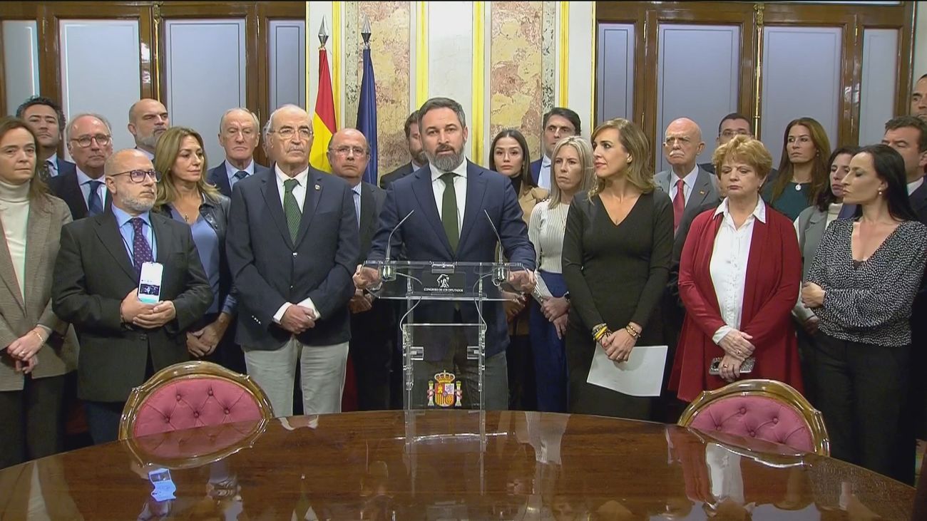 Vox abandona el hemiciclo al ser retirada la palabra a una de sus diputadas