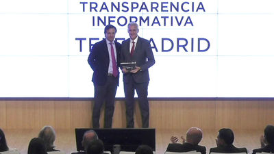 Víctor Arribas recibe el premio a la Transparencia Informativa