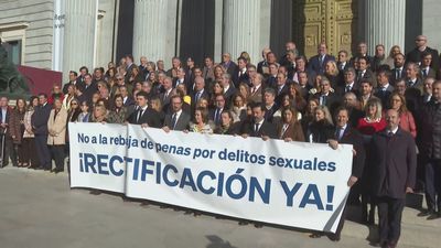 Diputados y senadores del PP se concentran en el Congreso para pedir la dimisión de Irene Montero