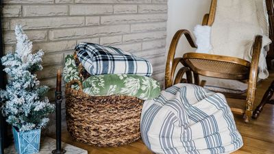 Estos son los muebles y objetos con función térmica que puedes aprovechar para aislar tu hogar del frío