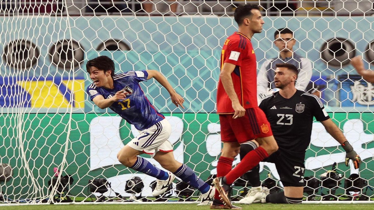Una irreconocible España cae 2-1 ante Japón y jugará en octavos contra Marruecos