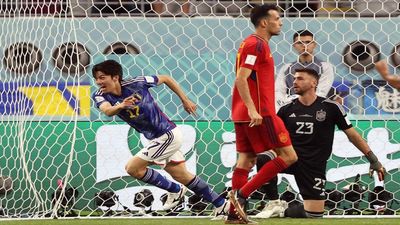 Una irreconocible España cae 2-1 ante Japón y jugará en octavos contra Marruecos
