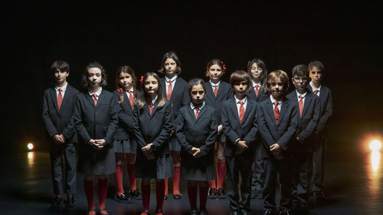 Niños del colegio de San Ildefonso cantan los números  de la pobreza