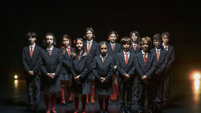 Niños del colegio de San Ildefonso cantan los números  de la pobreza