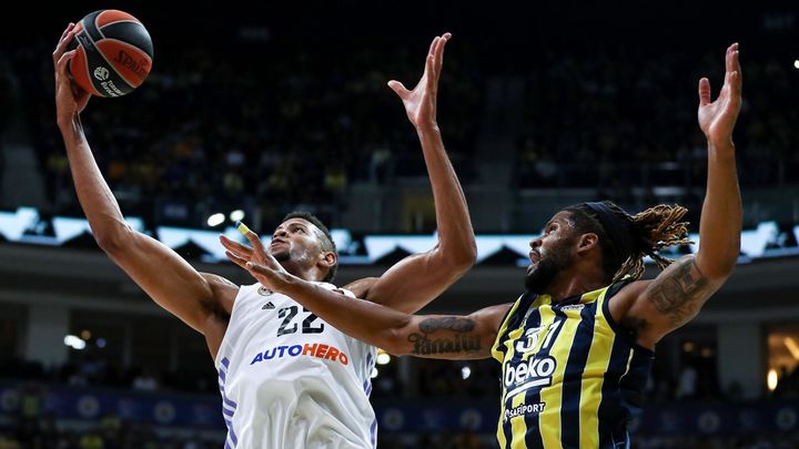 Tavares ante Fenerbahce / EFE