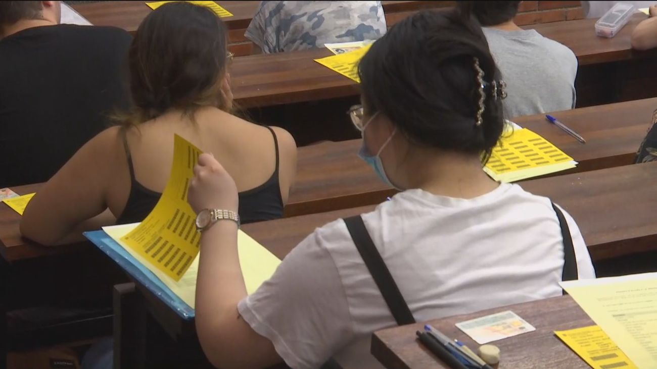 El nuevo modelo de EBAU genera el rechazo de académicos y escritores