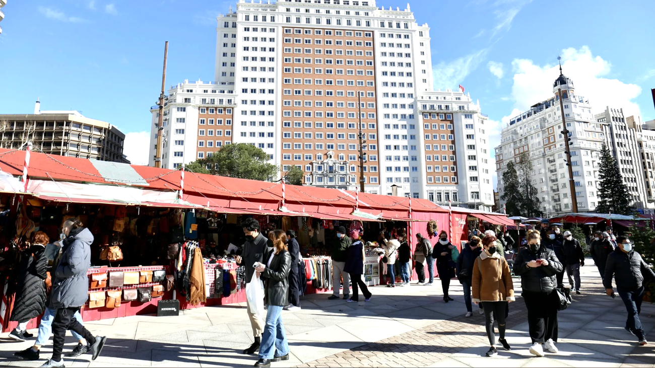 Abre el mercadillo navideño de la Plaza de España